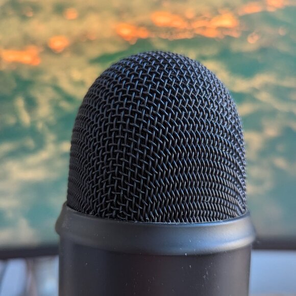 LIKE NEW Logitech Blue Yeti Premium Multi-Pattern USB Condenser Microphone (+ po - Picture 2 of 4